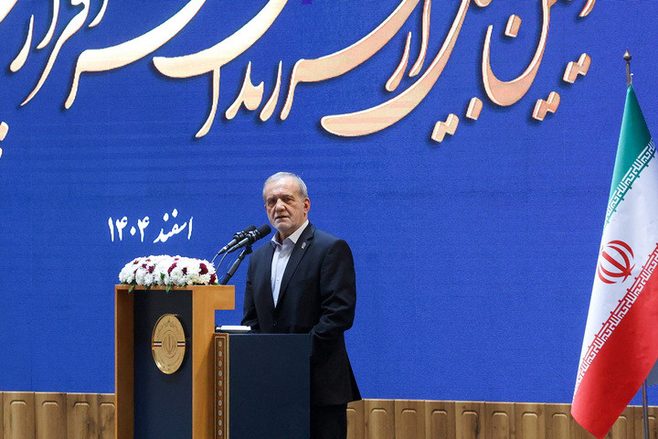 Tổng thống Iran Masoud Pezeshkian phát biểu trong một cuộc họp tại Tehran, Iran, ngày 21/2/2026. (Ảnh: Văn phòng Tổng thống Iran/WANA/Reuters)