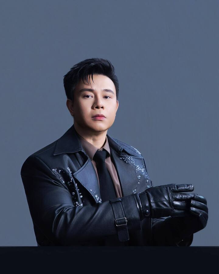 Ca sĩ Đông Hùng.