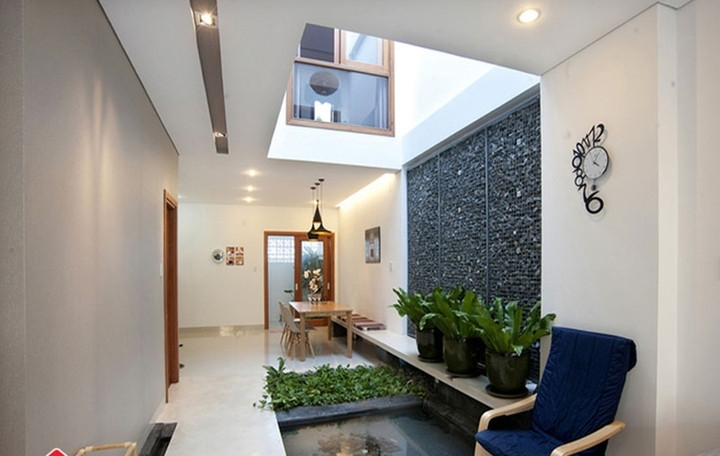 Hạn chế khoảng trống lớn gây dội âm. (Ảnh: Song Phát Design & Construction)