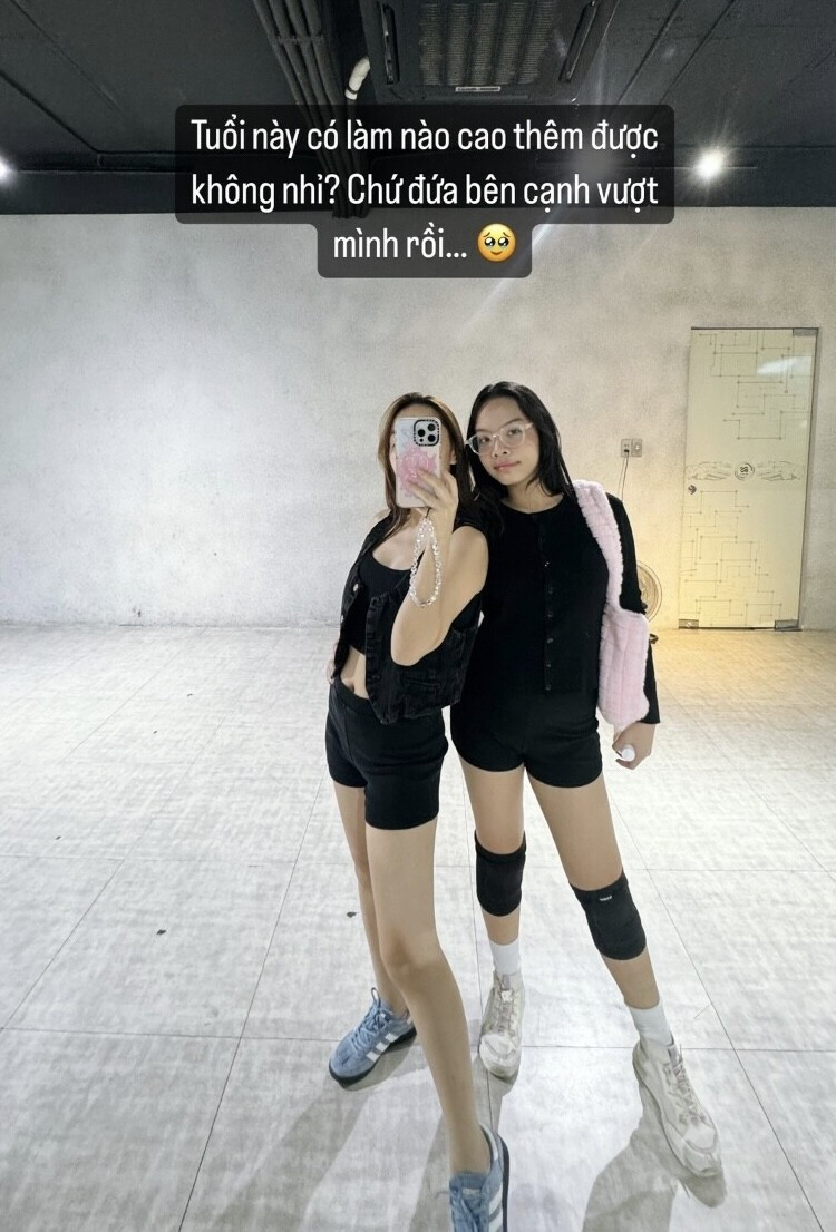 Con gái Phạm Quỳnh Anh – Quang Huy dậy thì dáng chuẩn vượt mẹ, chạm mốc chiều cao thi Hoa hậu插图1 Con gái Phạm Quỳnh Anh – Quang Huy dậy thì dáng chuẩn vượt mẹ, chạm mốc chiều cao thi Hoa hậu插图1