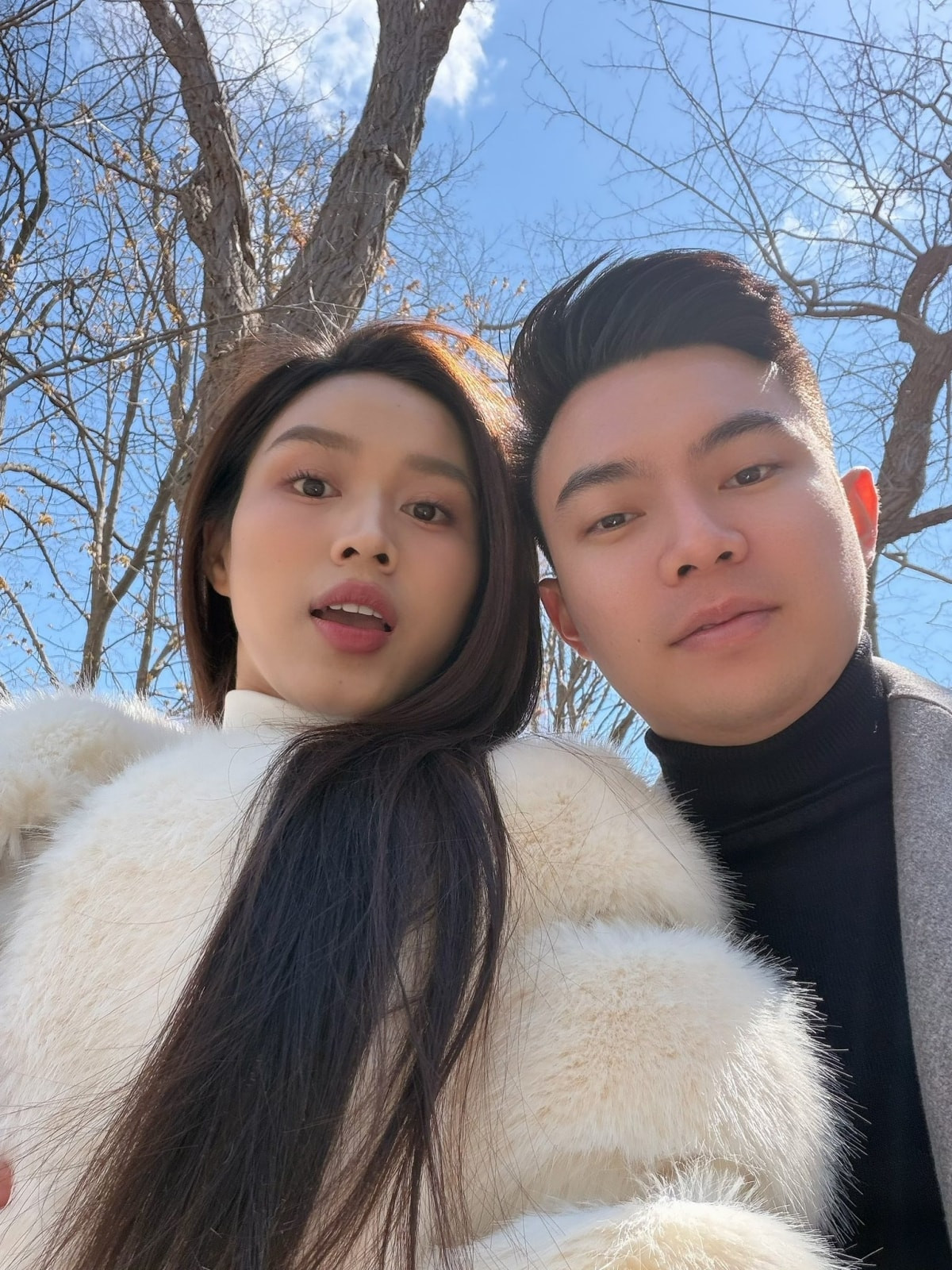 Đỗ Thị Hà và chồng Nguyễn Viết Vương selfie thân mật trong chuyến du lịch Nhật Bản