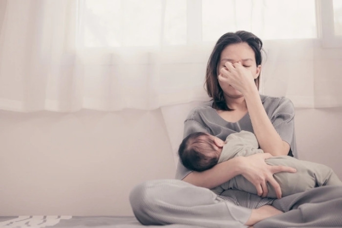 Trầm cảm sau sinh là một dạng rối loạn cảm xúc, sa sút tinh thần của phụ nữ sau khi sinh. (Ảnh minh hoạ)