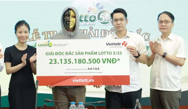 Nam nhân viên ngân hàng ở TP.HCM trúng độc đắc hơn 23 tỷ đồng. (Ảnh: Đại Việt)