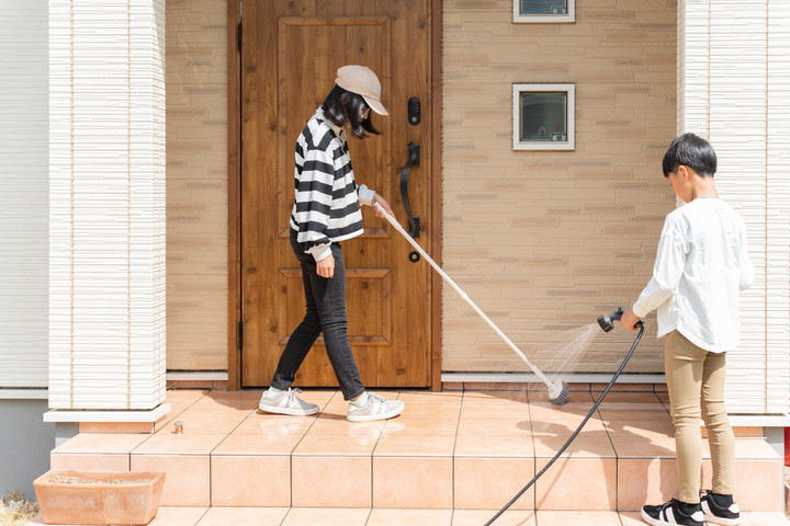 5 quy tắc dọn dẹp của người Nhật Bản giúp nhà cửa luôn gọn gàng插图4 Dọn dẹp nhà cửa là cách kết nối gia đình, làm mới bản thân. (Ảnh: iSTock)