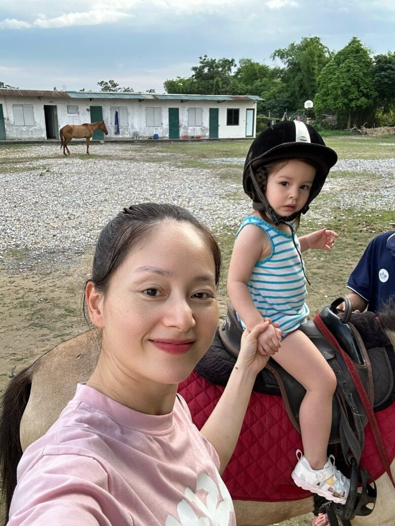 Lan Phương dành trọn thời gian bên các con.