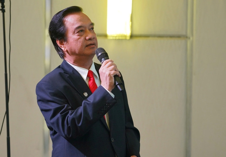 PGS.TS.BS Nguyễn Thanh Vân, Chủ tịch Hội phẫu thuật tạo hình thẩm mỹ TP.HCM chia sẻ tại Thẩm mỹ an toàn: Từ pháp lý đến thực hành y khoa do Báo Tiền Phong tổ chức. (Ảnh: Đại Việt)