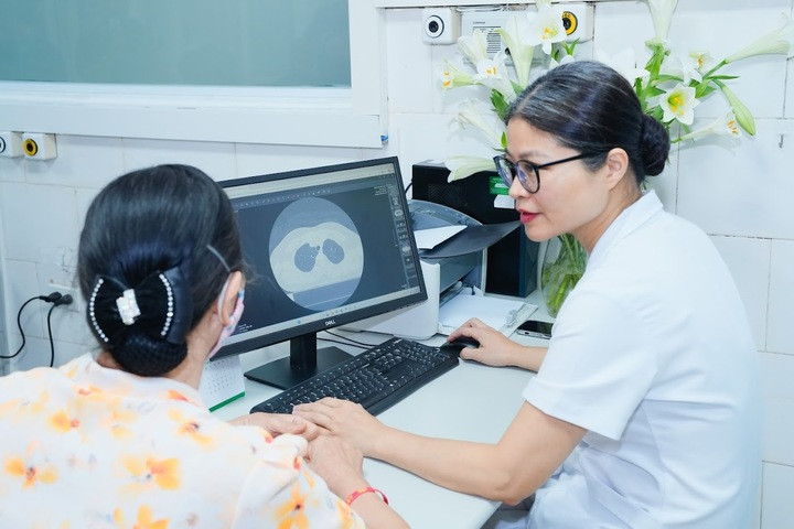 TS Phương nhấn mạnh sự động viên người bệnh để họ giữ tinh thần tích cực và yên tâm điều trị.