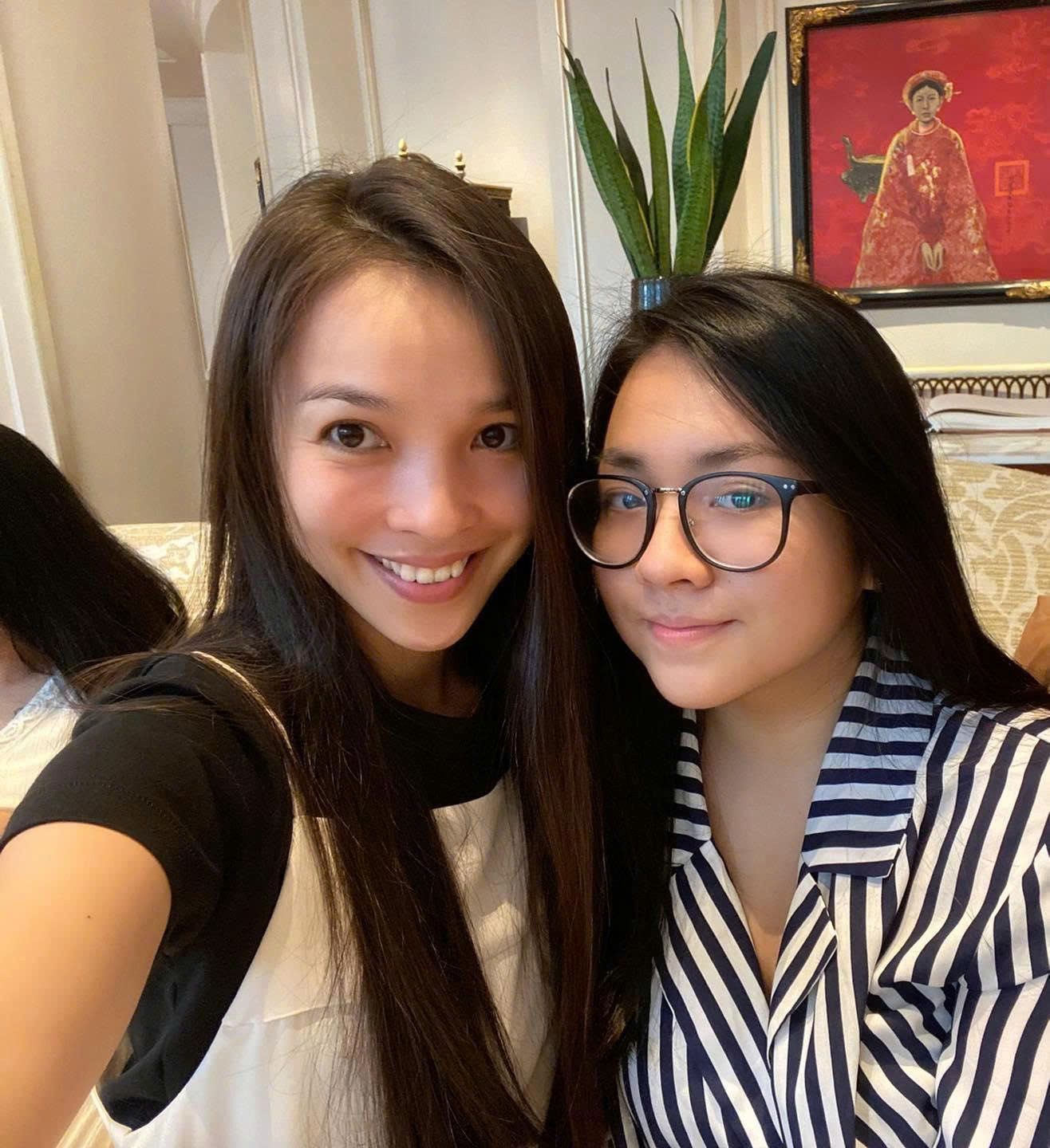 Mỹ nhân 8X gây chú ý với giọng hát