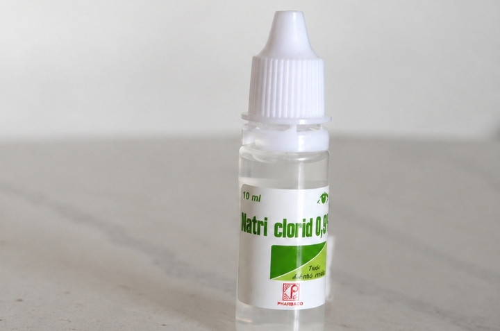 Lô thuốc nhỏ mắt Natri clorid 0,9% của Pharmedic bị thu hồi toàn quốc do không đạt chỉ tiêu độ trong, song doanh nghiệp khẳng định vẫn an toàn khi sử dụng.