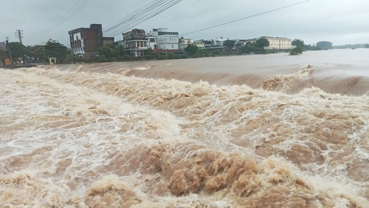 Nước sông Hà Cối và Tài Chi, tỉnh Quảng Ninh dâng cao trong ngày 17/5.