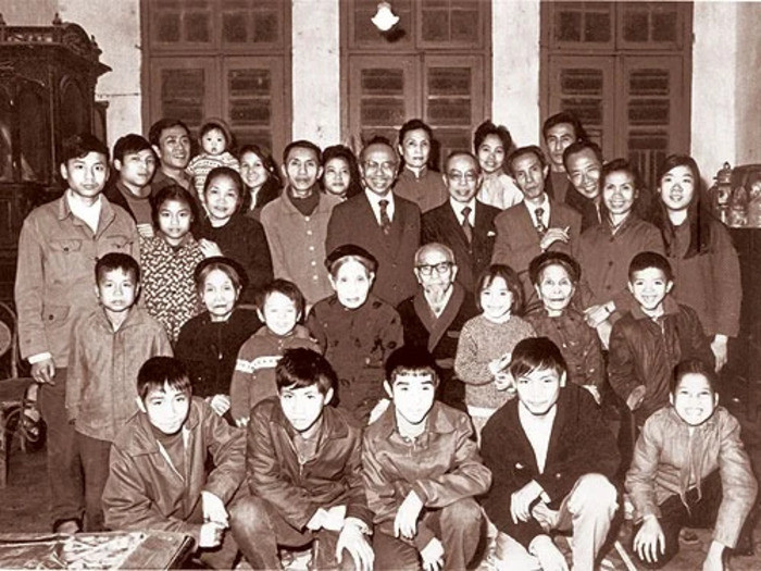 gia dinh giao su pham huy dung 5.jpg