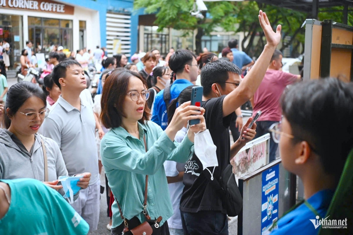 khoi dong cuoc dua vao lop 6 o ha noi phu huynh thap thom du con on luyen nhieu nam hinh anh 1
