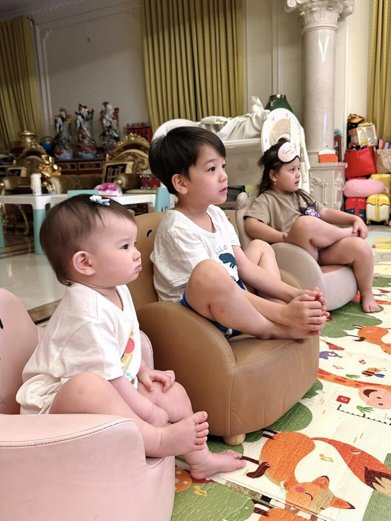 Khoảnh khắc đời thường của các con doanh nhân Đỗ Quang Vinh.