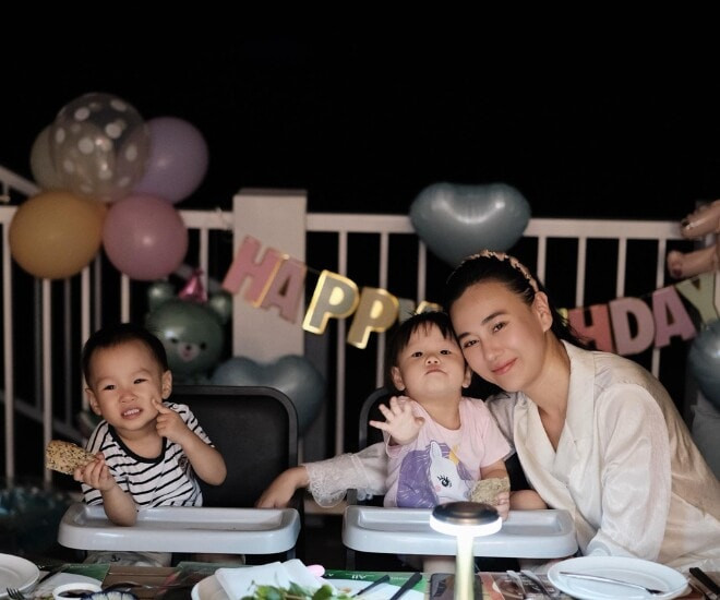 Diễn viên Phương Oanh tổ chức tiệc sinh nhật giản dị cho cặp song sinh Jimmy và Jenny.