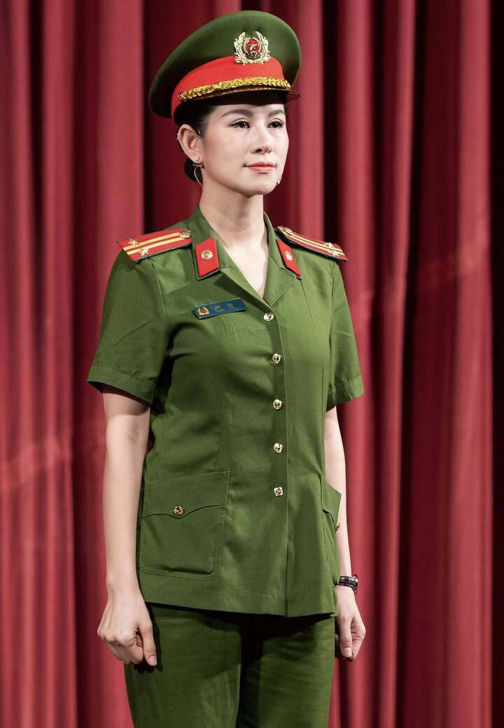 Khác với vẻ