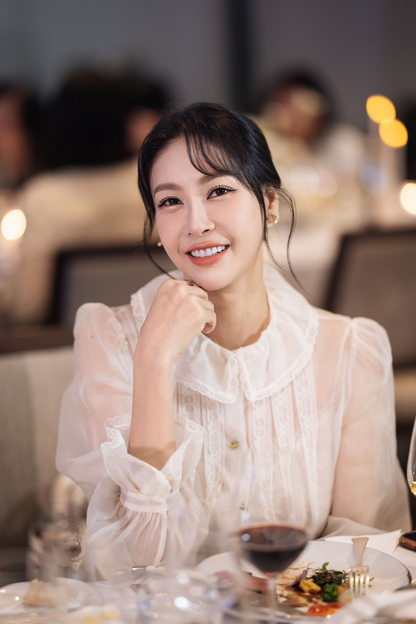 Hoa hậu Hà Kiều Anh khoe nhan sắc ngọt ngào đón tuổi 50插图3 Hoa hậu Hà Kiều Anh khoe nhan sắc ngọt ngào đón tuổi 50 - Ảnh 6.