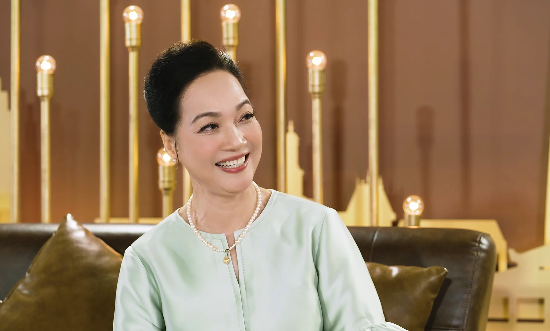 Nữ NSND có hôn nhân viên mãn hơn 30 năm, nhưng chưa một lần mặc váy cưới - Ảnh 3.