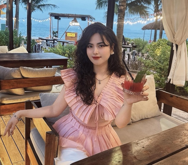 Chị Thu Hoài.