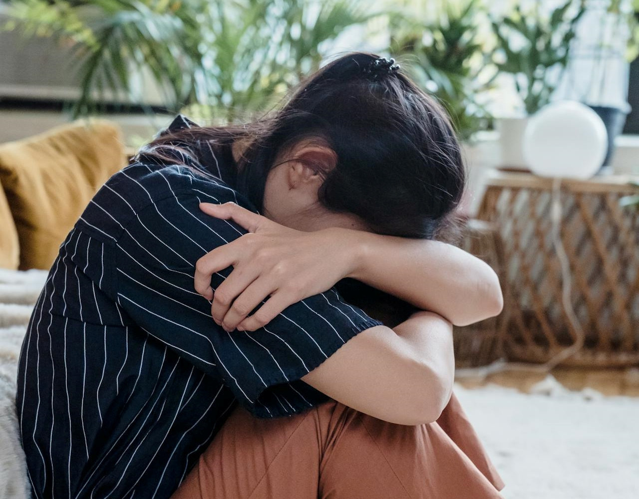 Xem điện thoại cũ, con dâu vô tình phát hiện sự thật đau lòng về mẹ chồng插图 gia dinh.jpg