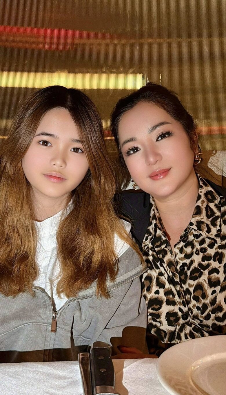Nhiều năm qua Thúy Nga sinh sống tại Mỹ, làm mẹ đơn thân nuôi con gái.