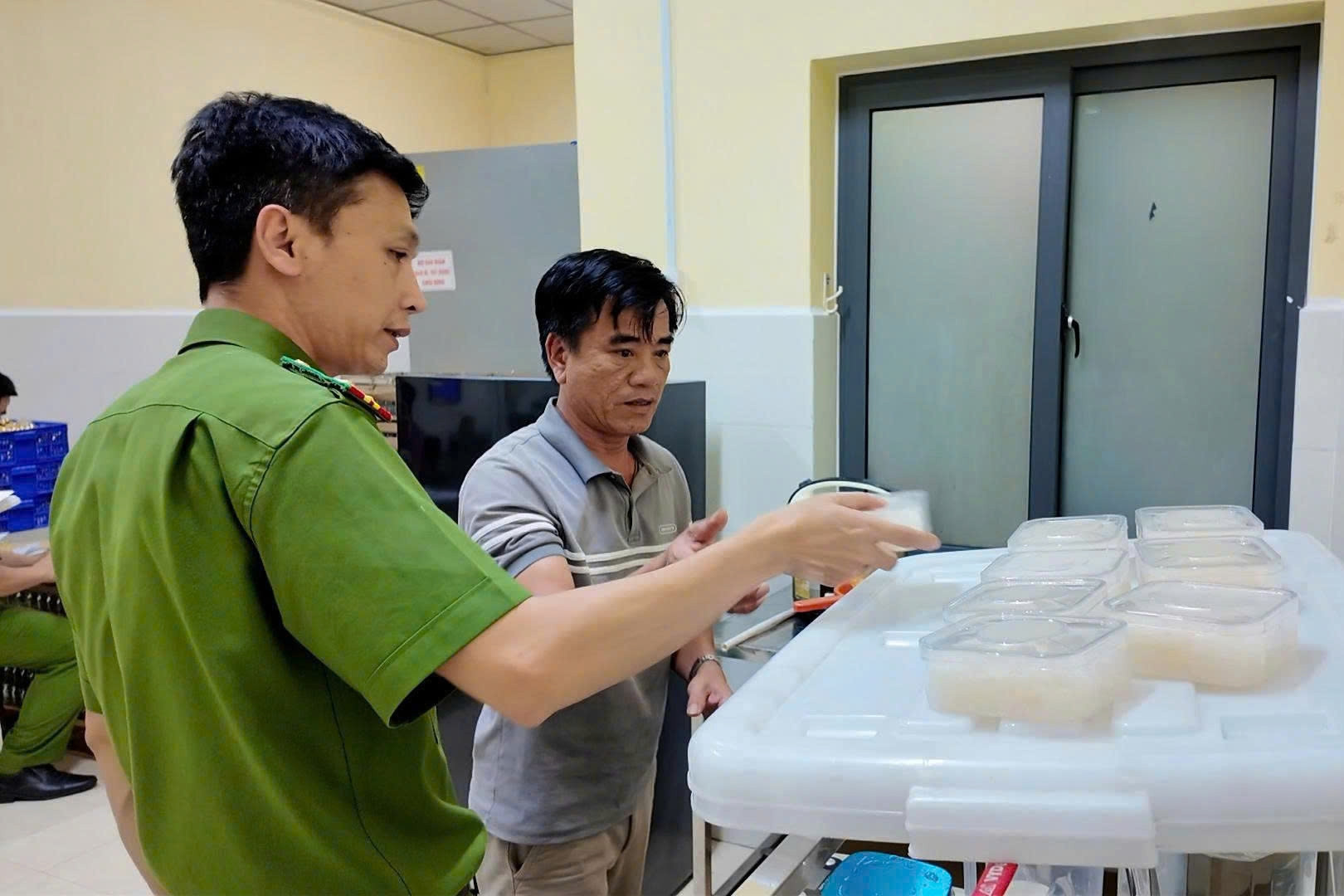 Vụ giám đốc công ty sản xuất 11.000 hũ yến giả: Công an công bố hình ảnh sản phẩm