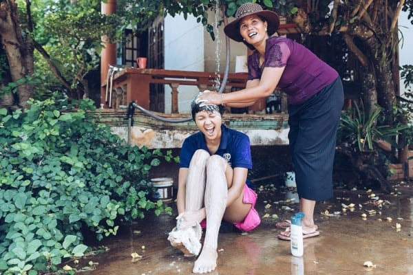 HHen Niê luôn giữ sự khiêm nhường được kế thừa từ mẹ.