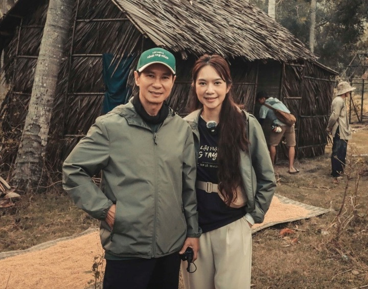 Từ khi về chung một nhà, Minh Hà gần như lui về phía sau để đồng hành cùng chồng. Cô dần trở thành “cánh tay phải” quan trọng trong sự nghiệp của Lý Hải.