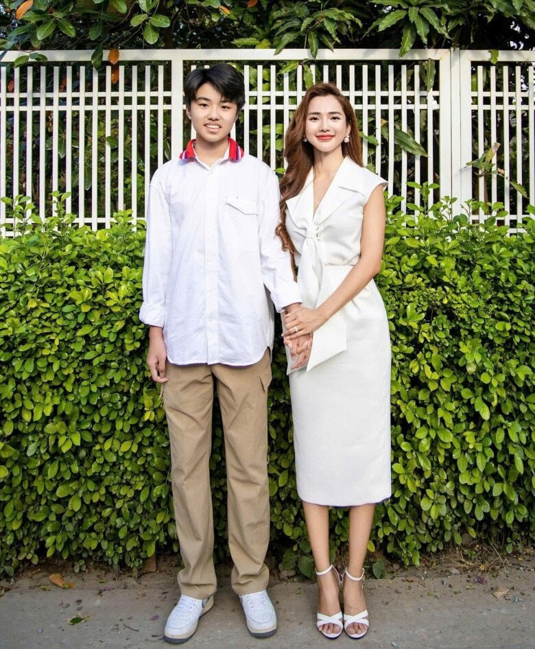 Con trai Kim Cương học ngành Quản trị kinh doanh tại Mỹ, sống cùng bố ruột.