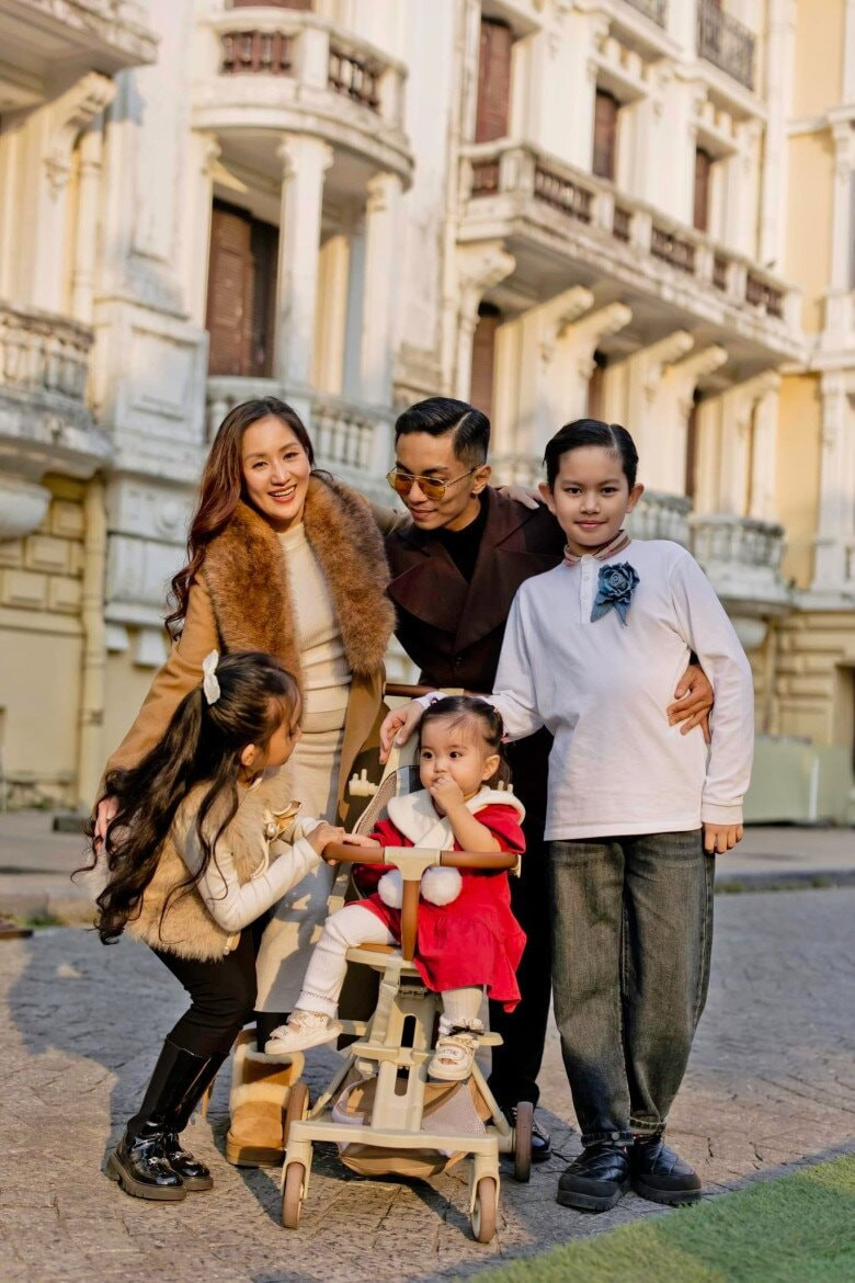 Khánh Thi được khen khéo đẻ vì các con hưởng trọn nét đẹp bố mẹ