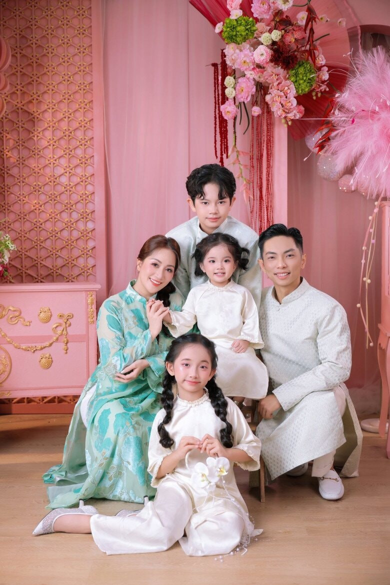 Gia đình hạnh phúc của Khánh Thi và Phan Hiển