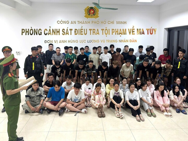 Công an TP.HCM khởi tố 50 người liên quan các hành vi mua bán, tàng trữ và tổ chức sử dụng trái phép chất ma túy tại quán bar Revo.