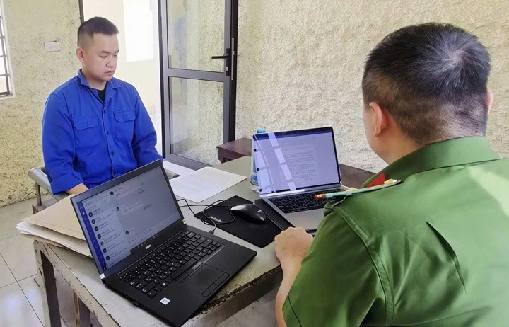 Cơ quan công an làm việc với đối tượng liên quan vụ án.