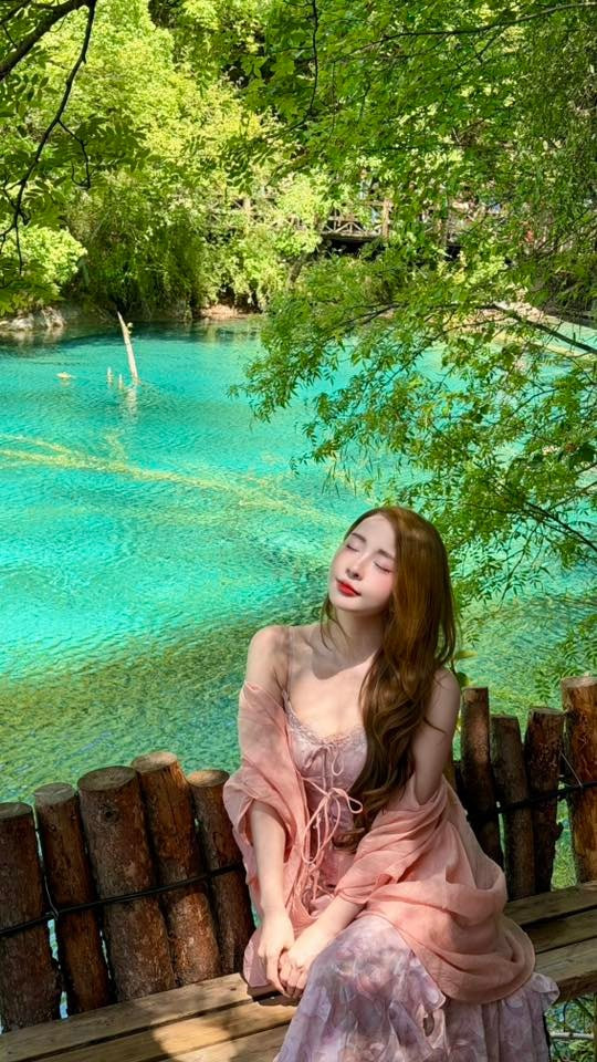 Diễn viên Quỳnh Nga du lịch Trung Quốc