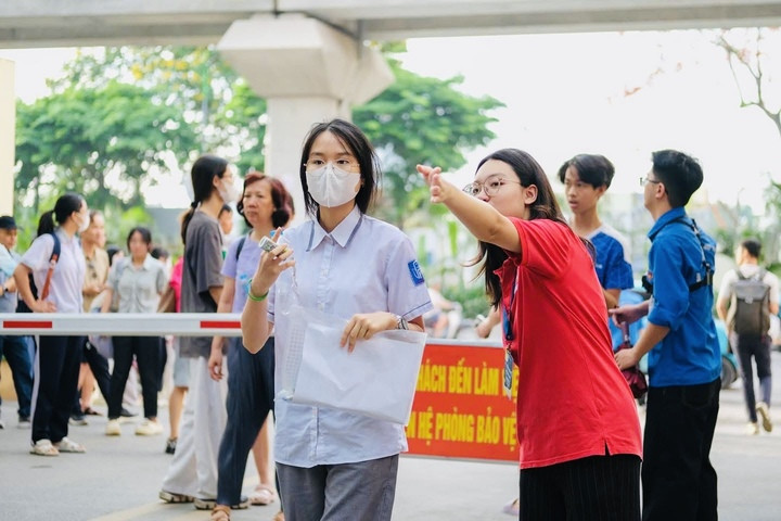 Tô sai mã đề hay tiếp tục viết sau hiệu lệnh hết giờ là những lỗi có thể khiến thí sinh mất điểm đáng tiếc. (Ảnh minh họa: Nhật Long)