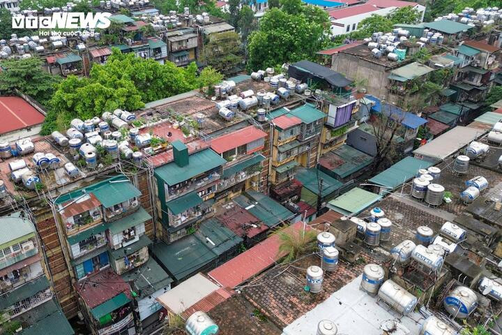 Cận cảnh khu tập thể dày đặc 'chuồng cọp' ở Hà Nội đang chờ cải tạo - 13