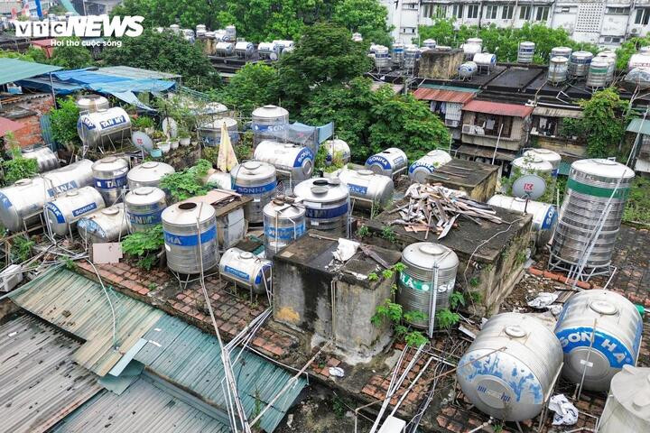 Cận cảnh khu tập thể dày đặc 'chuồng cọp' ở Hà Nội đang chờ cải tạo - 14