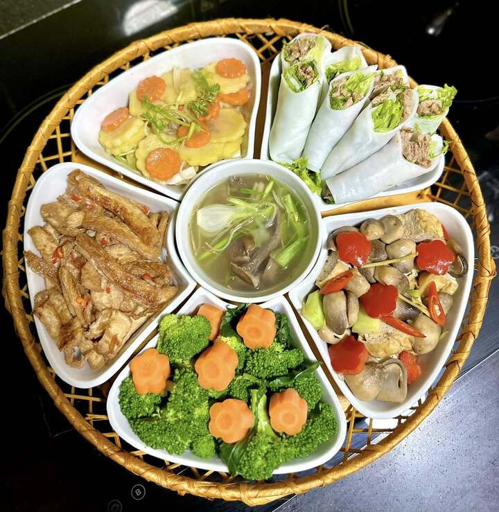 Gợi ý mâm cỗ chay cúng lễ Phật Đản tại nhà. (Ảnh: Huyền)