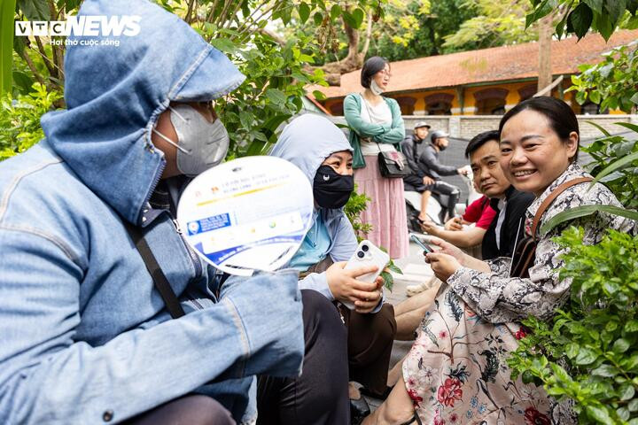 Thí sinh Hà Nội 'trúng tủ' Văn vào lớp 10, tự tin điểm 9, khoe viết bài 'đỏ cả tay' - 2