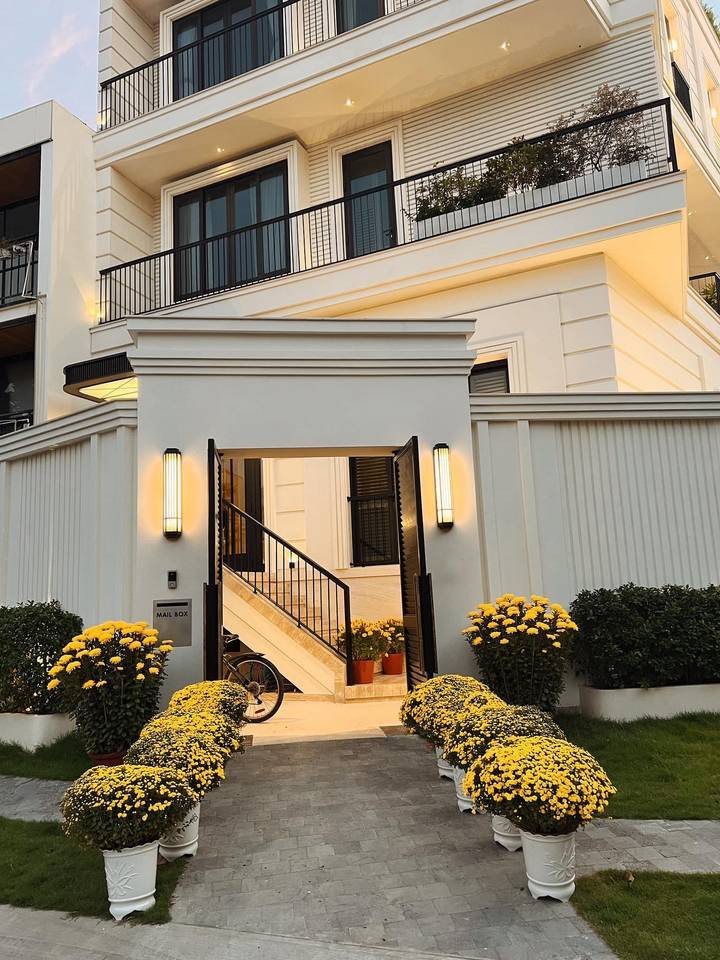 Nam ca sĩ đình đám, 3 lần đẹp nhất thế giới, 38 tuổi vẫn chọn độc thân trong biệt thự triệu đô - Ảnh 3.