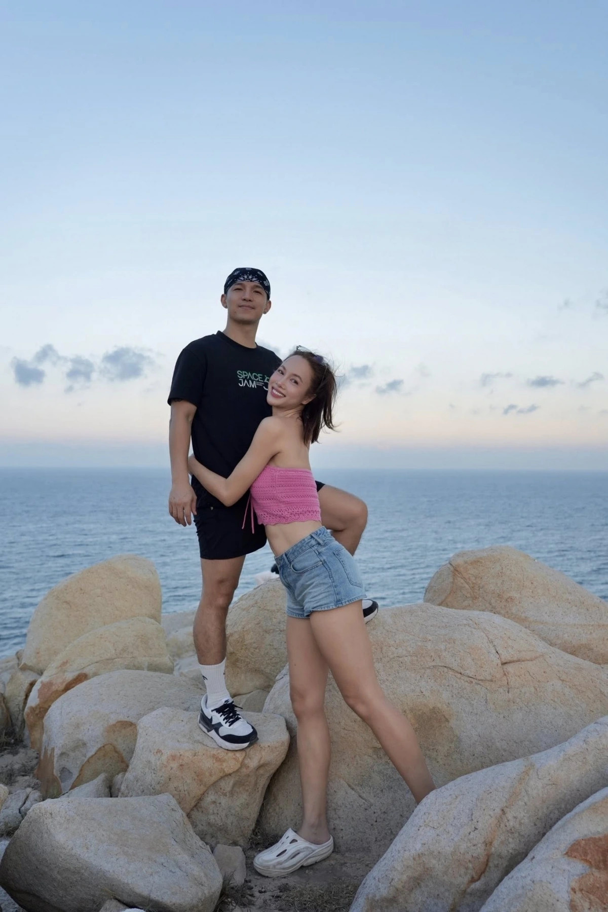 sao viet 3 5 hieuthuhai va nhieu nghe si khoe anh thanh thoi di bien hinh anh 2