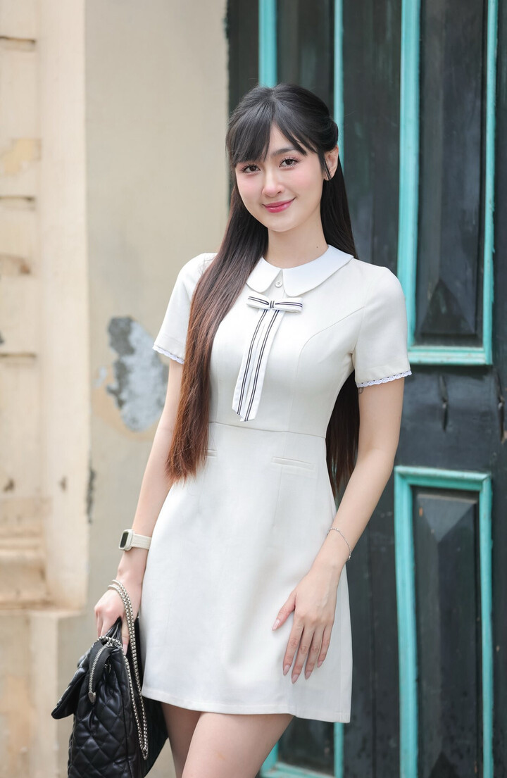 Khi không đi quay, nữ diễn viên phụ mẹ bán hàng.