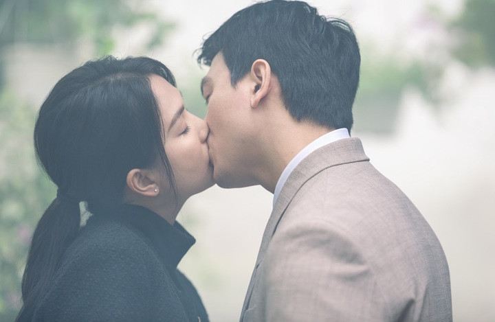 Lê Xuân Tiền có nhiều cảnh tình tứ với Ngọc Trinh trong