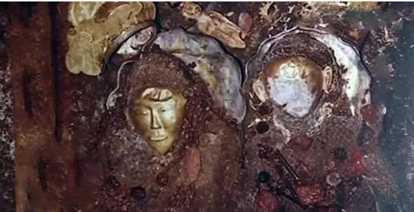 Bí ẩn ngôi mộ cổ với nữ thi che mặt trong quan tài máu : Chuyên gia vừa vén khăn đã vội bỏ chạy插图2 screenshot-1778029618-1778029653.png