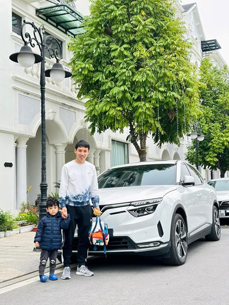 Tiền vệ Đỗ Hùng Dũng cán mốc 300 trận đấu: Sự nghiệp bền bỉ, hôn nhân kín tiếng và khối tài sản đáng nể - Ảnh 5.