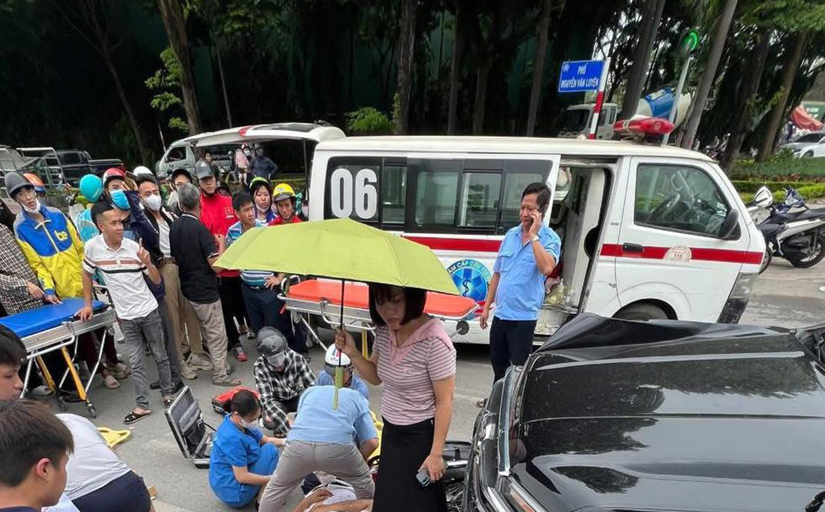 Tai nạn khiến xe máy 'đóng đinh' vào ô tô, thiếu niên bị thương插图1 695102552_954712653973013_4013742418972120221_n.jpg