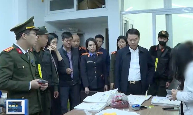 Triệt phá đường dây lừa đảo cấp chứng chỉ tiếng Anh cho hàng chục ngàn người插图 Đường dây lừa đảo cấp chứng chỉ tiếng Anh cho hàng chục nghìn người - Ảnh 1.