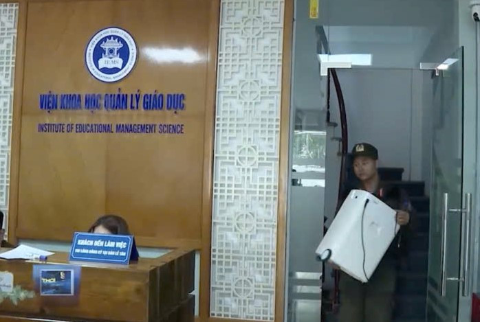 Triệt phá đường dây lừa đảo cấp chứng chỉ tiếng Anh cho hàng chục ngàn người插图1 Đường dây lừa đảo cấp chứng chỉ tiếng Anh cho hàng chục nghìn người - Ảnh 2.