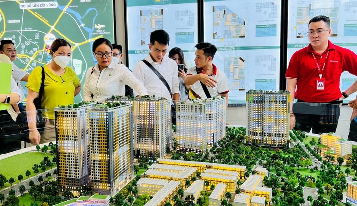 Giới kinh doanh bất động sản nhận định, cò nhà đất đang không còn đất sống vì nguồn thông tin bất động sản đã rất rõ ràng, minh bạch và dễ so sánh. (Ảnh: Đ.V)