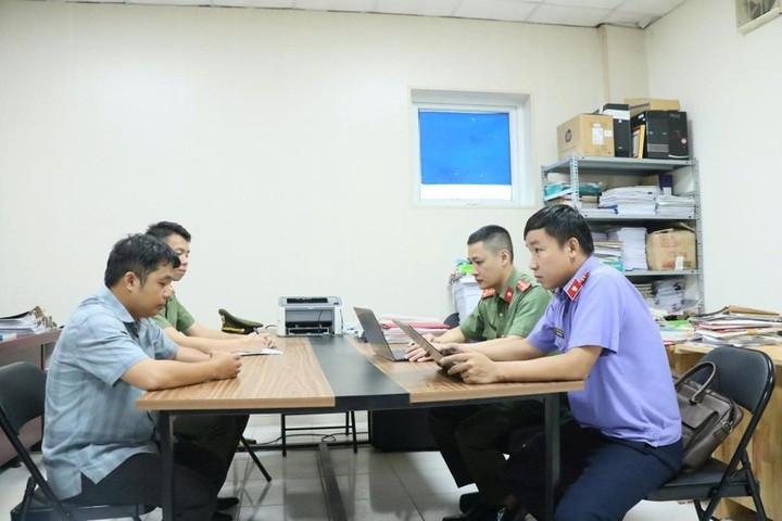 Cơ quan điều tra lấy lời khai của Bùi Đình Dũng