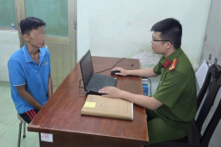 Quốc khai nhận hành vi tại cơ quan công an. (Ảnh CACC)